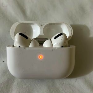 White Apple Air-pad pro’s